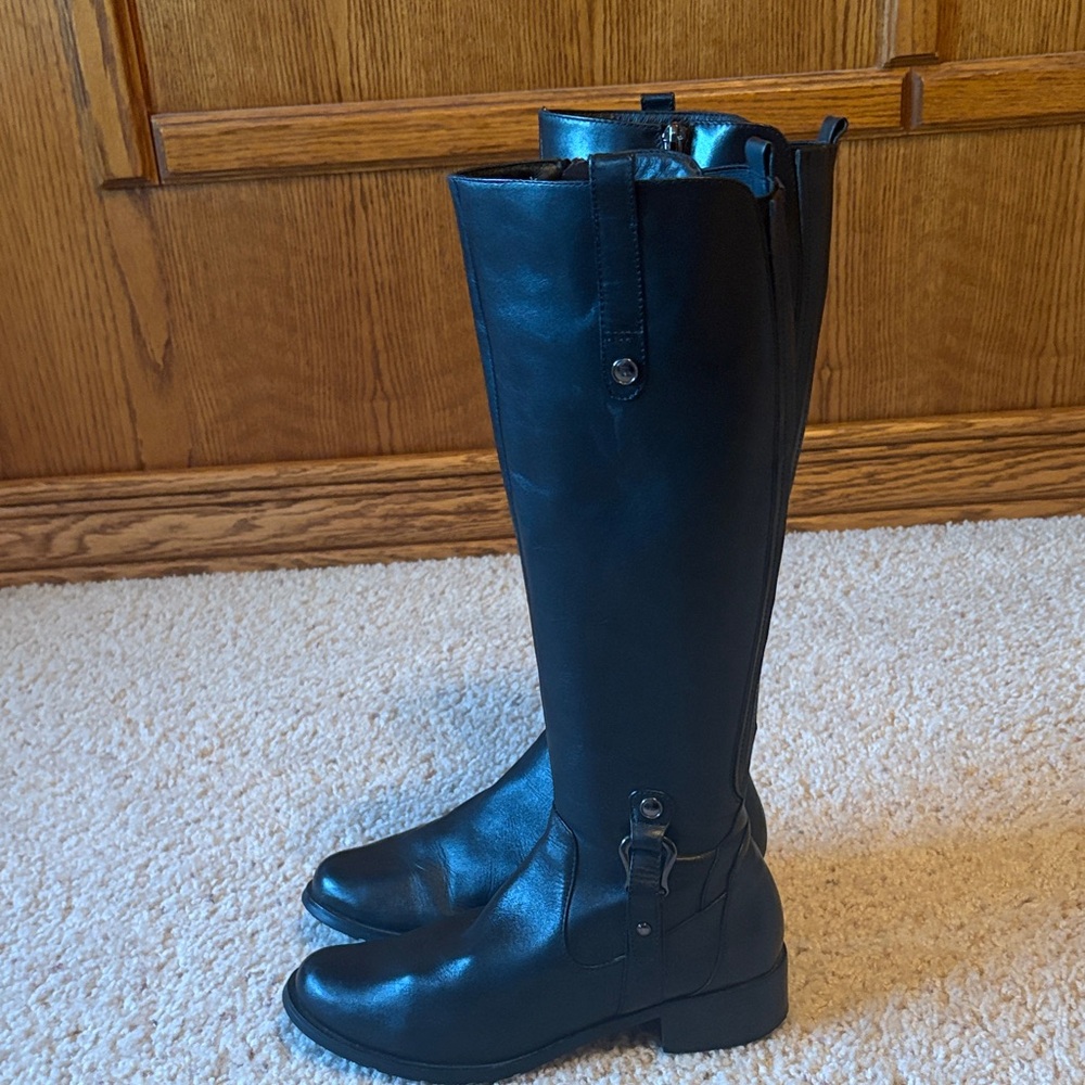 Slim calf Black Knee high Boots